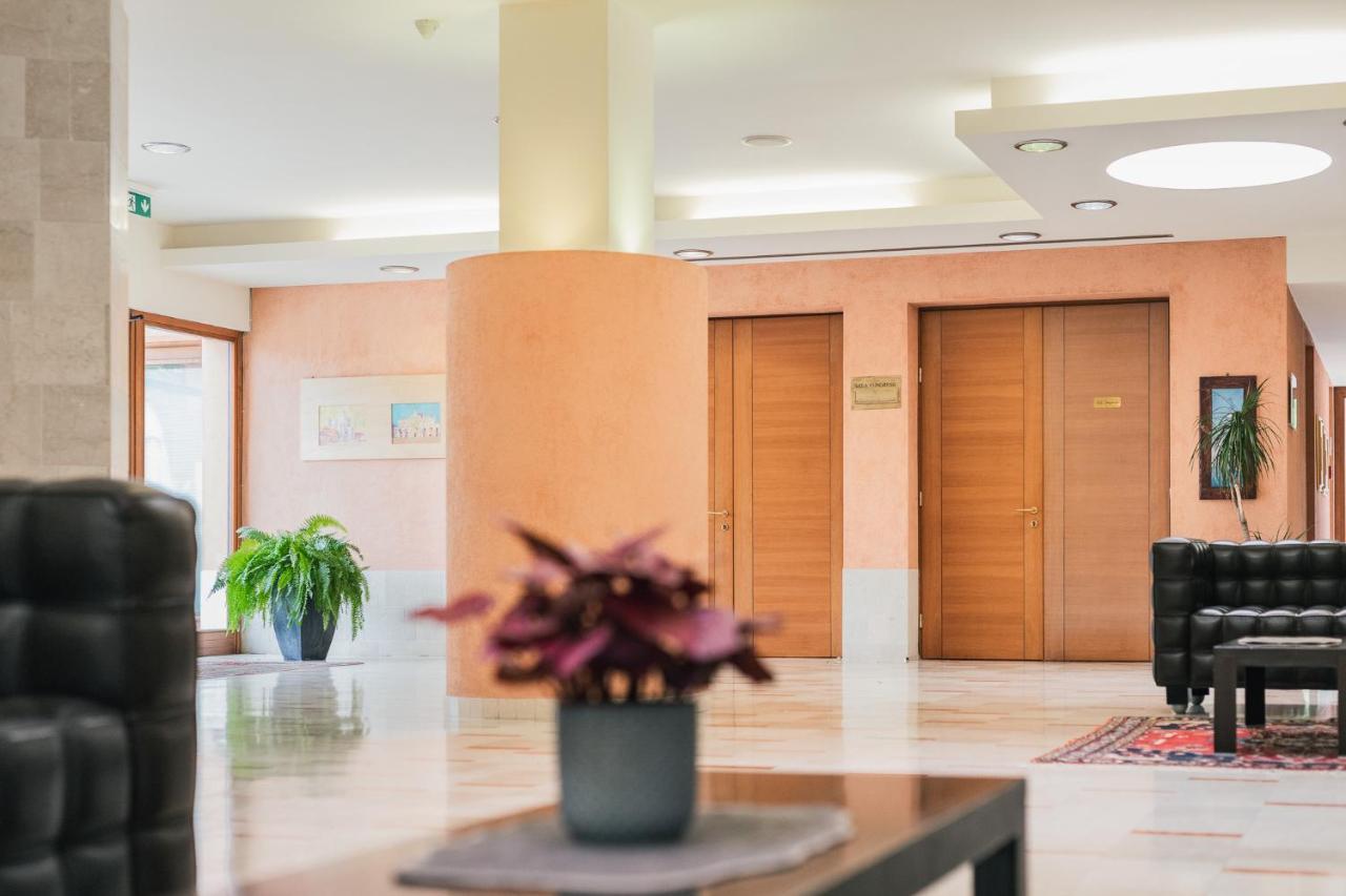 Crystal Hotel 4*
