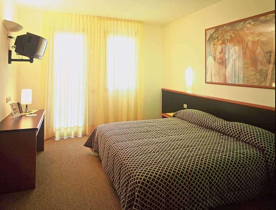 Crystal Hotel 4*